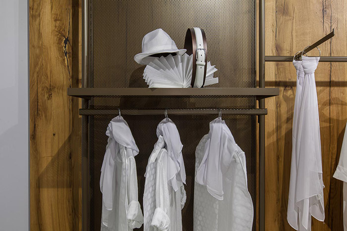 appendiabiti con grata metallica