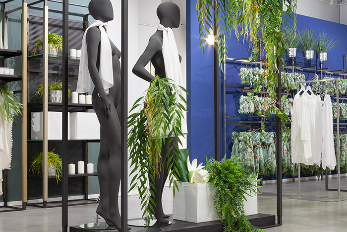 allestimento con decorazioni floreali