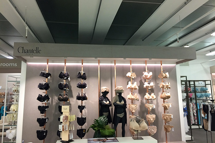 allestimento biancheria intima femminile