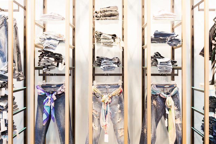 Realizzazione arredo per negozio